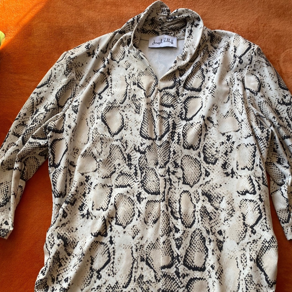 Joseph Ribkoff black and cream colored blouse size 8